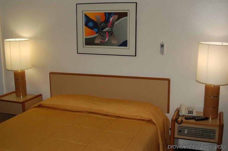 Like Ue Hotel Goiânia Oda fotoğraf