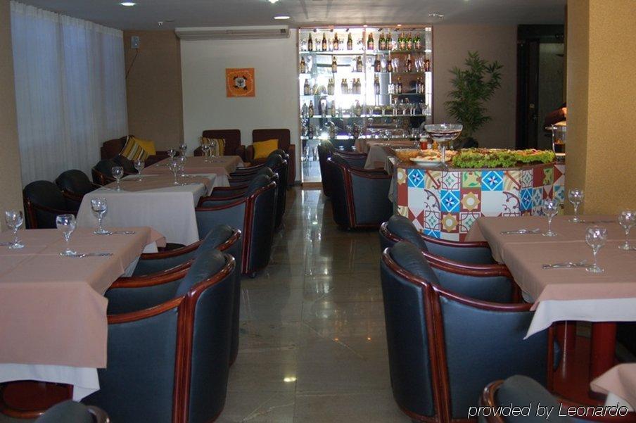 Like Ue Hotel Goiânia Restoran fotoğraf